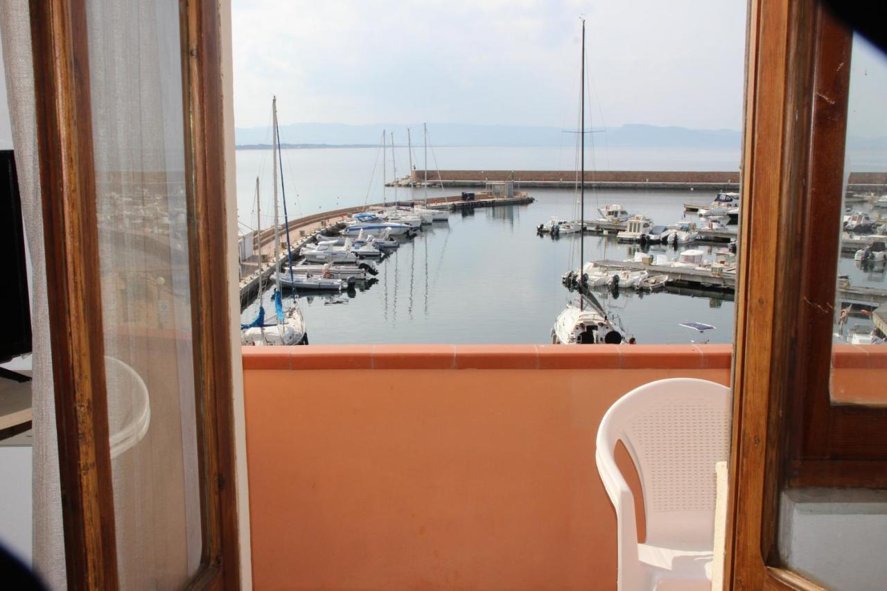 Borgo Spiaggia Vista Mare Isola Rossa Buitenkant foto