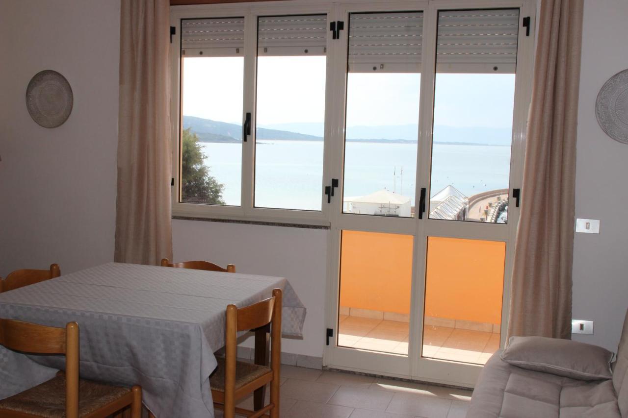 Borgo Spiaggia Vista Mare Isola Rossa Buitenkant foto