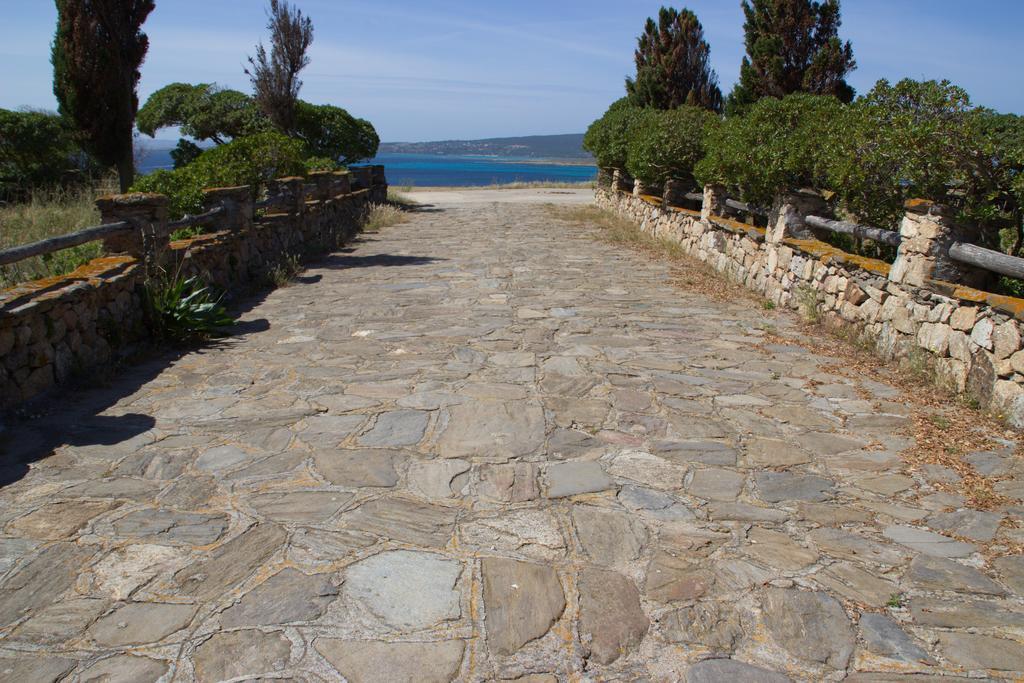 Borgo Spiaggia Vista Mare Isola Rossa Buitenkant foto