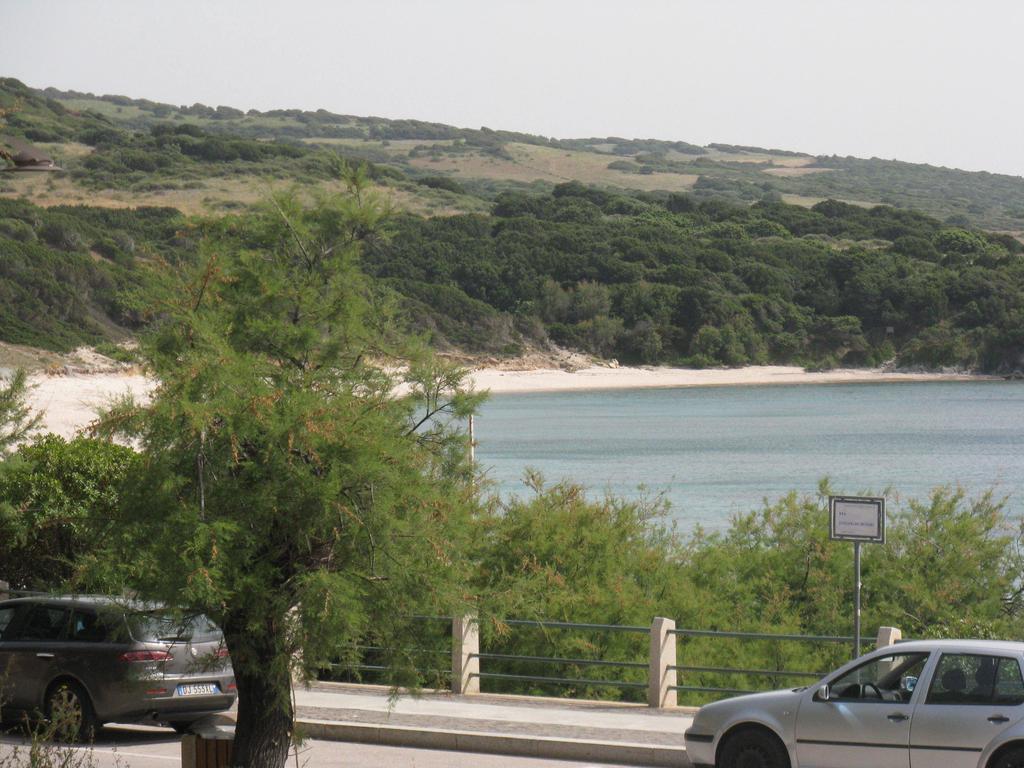Borgo Spiaggia Vista Mare Isola Rossa Buitenkant foto