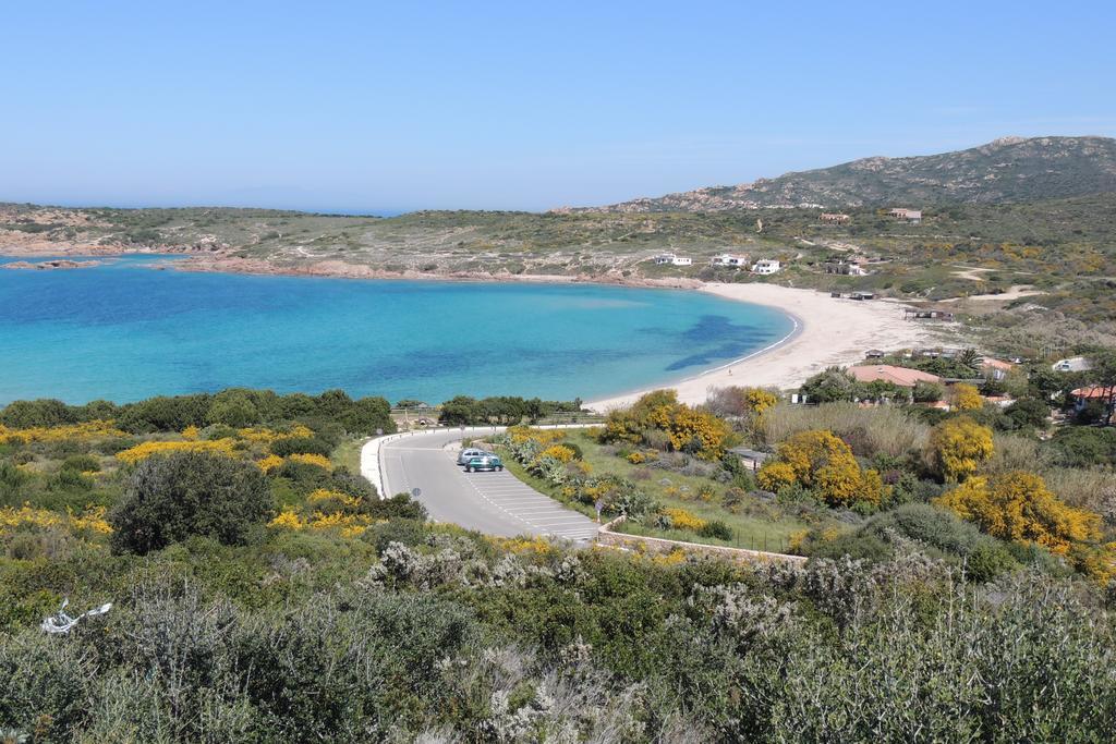 Borgo Spiaggia Vista Mare Isola Rossa Buitenkant foto