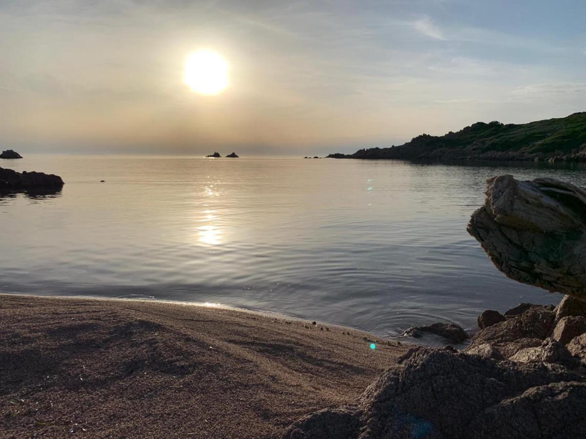 Borgo Spiaggia Vista Mare Isola Rossa Buitenkant foto