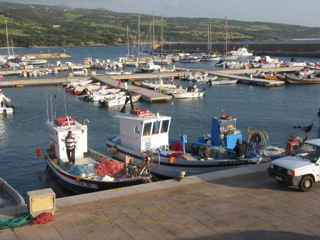 Borgo Spiaggia Vista Mare Isola Rossa Buitenkant foto