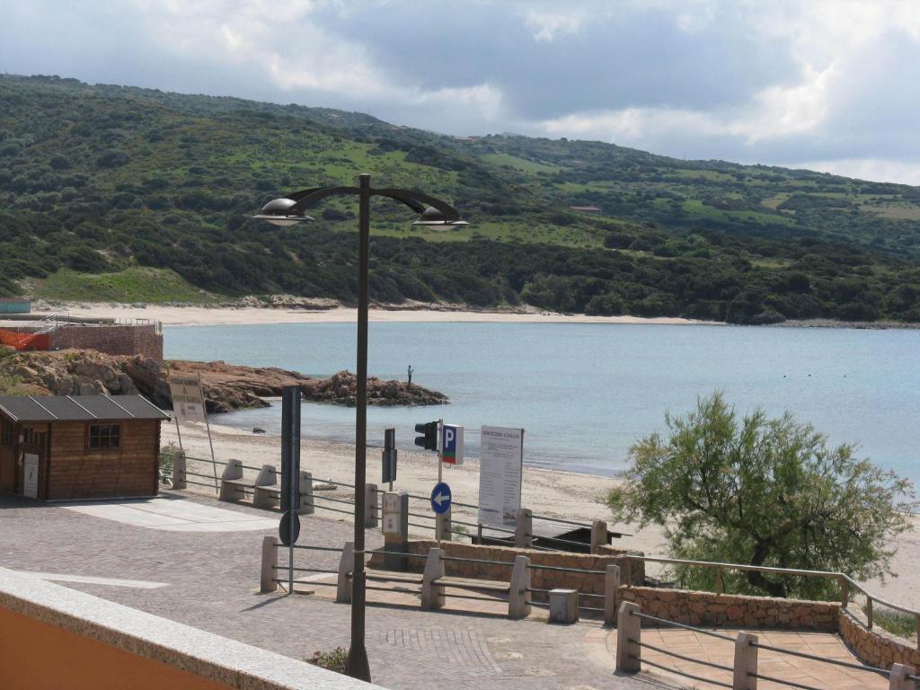 Borgo Spiaggia Vista Mare Isola Rossa Buitenkant foto
