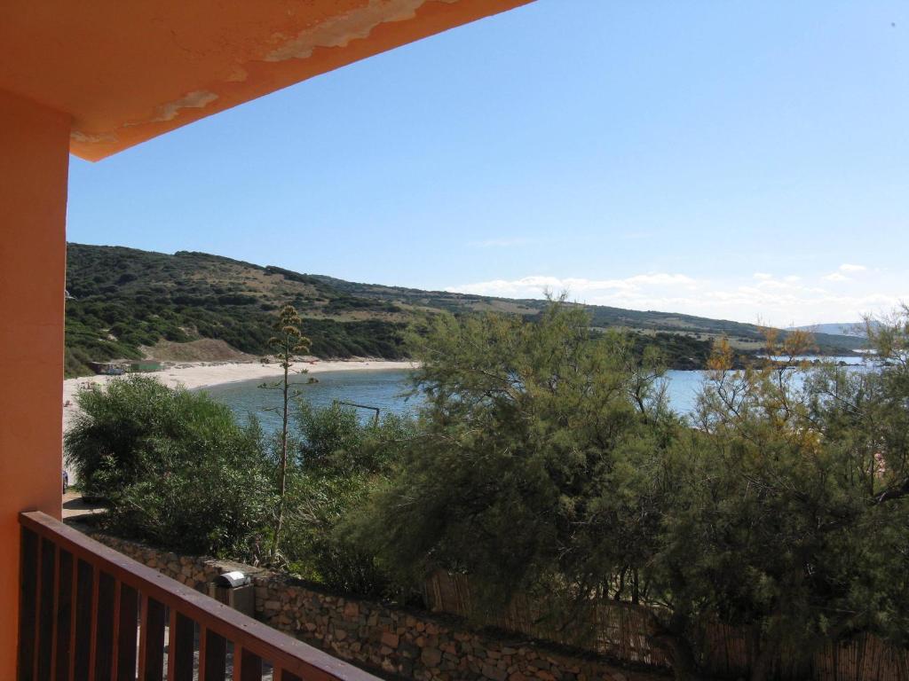 Borgo Spiaggia Vista Mare Isola Rossa Buitenkant foto