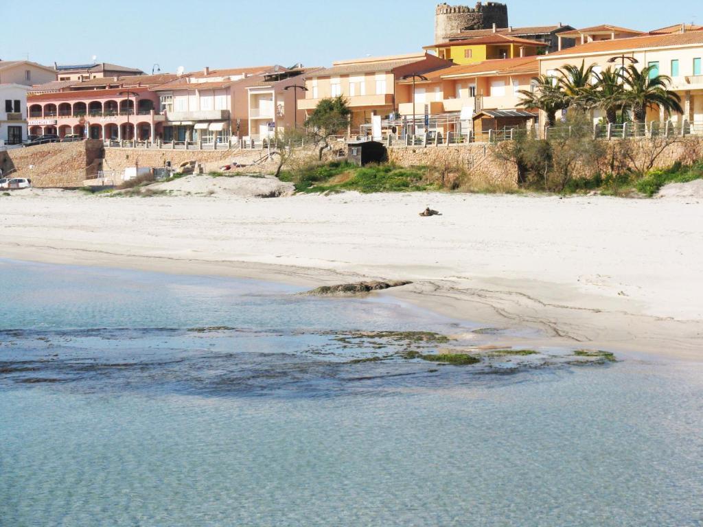 Borgo Spiaggia Vista Mare Isola Rossa Buitenkant foto