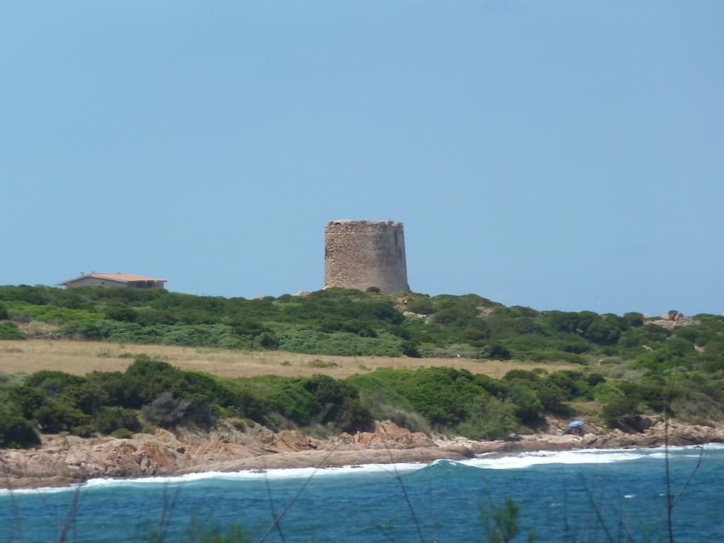 Borgo Spiaggia Vista Mare Isola Rossa Buitenkant foto