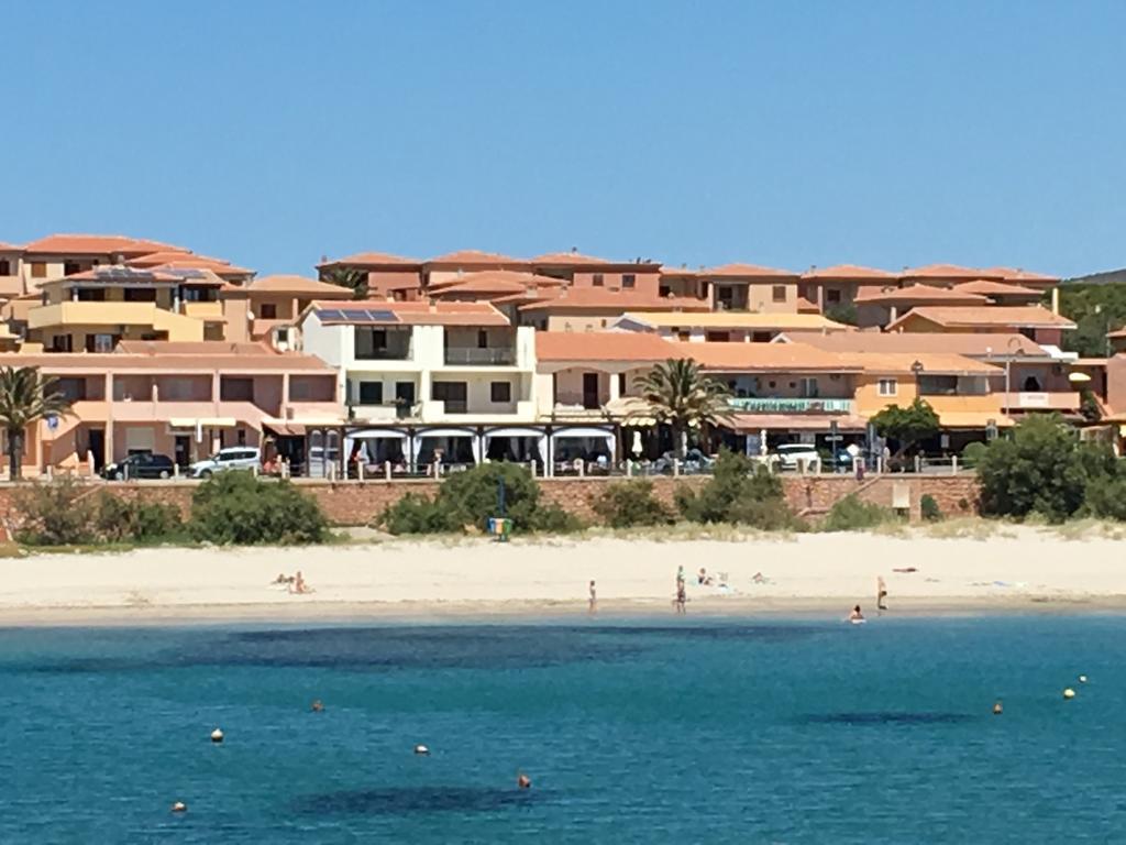 Borgo Spiaggia Vista Mare Isola Rossa Buitenkant foto