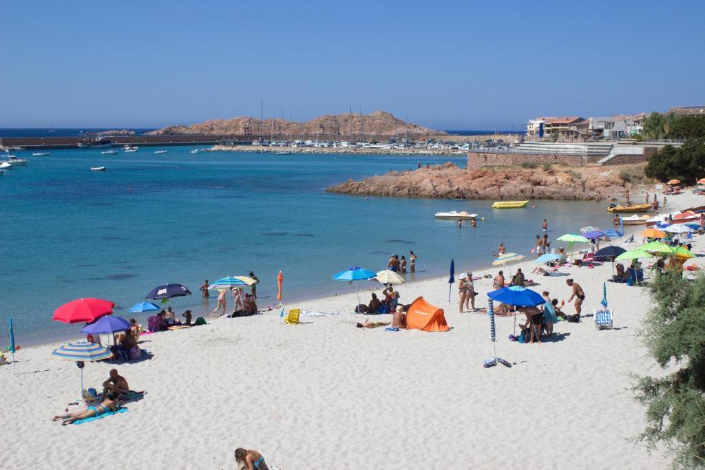 Borgo Spiaggia Vista Mare Isola Rossa Buitenkant foto