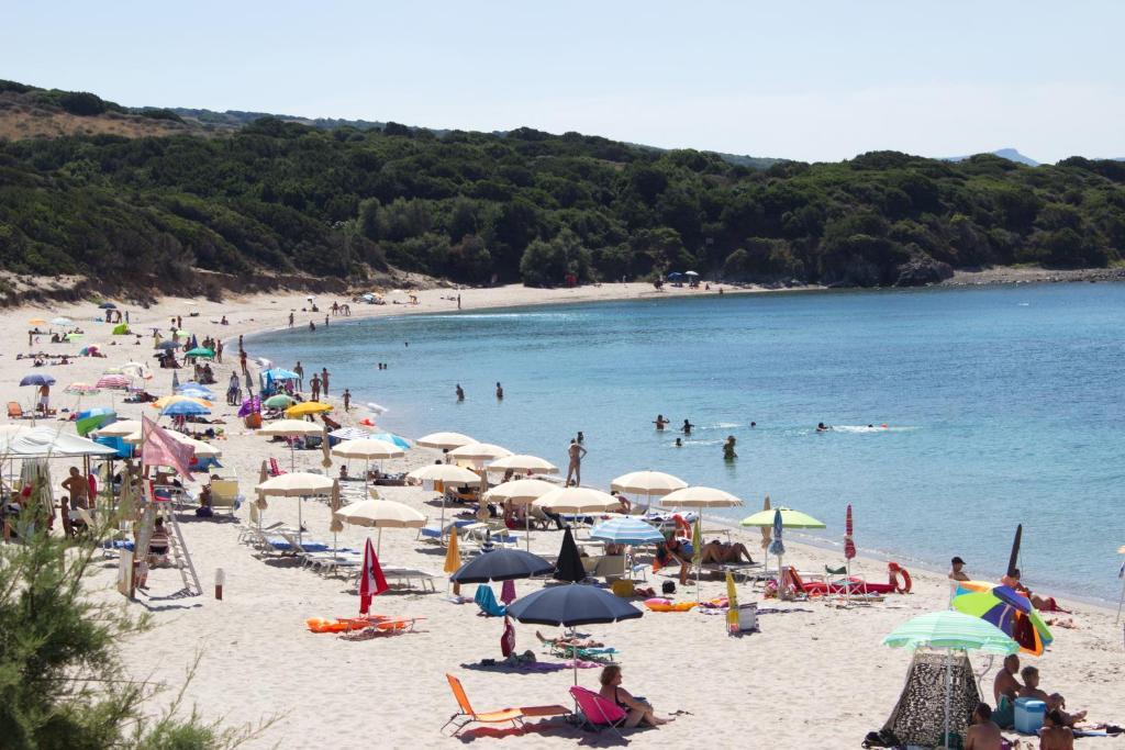 Borgo Spiaggia Vista Mare Isola Rossa Buitenkant foto
